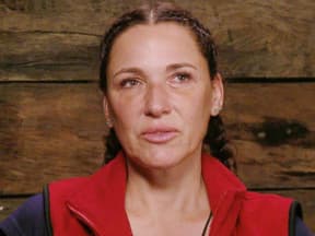 Simone Ballack weint im Dschungeltelefon