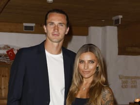 Alexander Zverev und Sophia Thomalla posieren zusammen