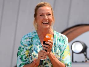 Andrea Kiewel lächelt