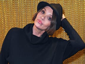 Anouschka Renzi mit Schmollmund und schiefem Kopf