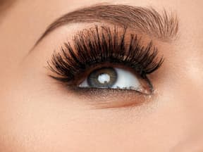 Voller Wimpernkranz mit XXL-Volumen