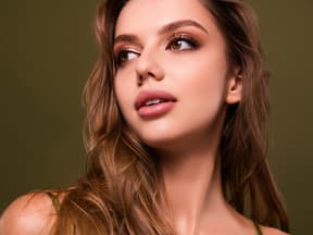 Frau mit langen Wimpern 