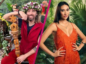 Gil Ofarim als König mit Samira Yavuz vor Dschungelwand