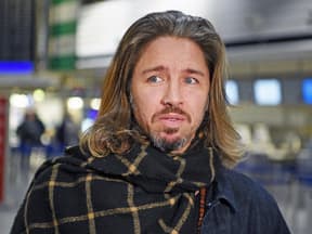 Gil Ofarim angespannt