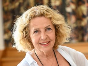 Michaela May lächelt leicht