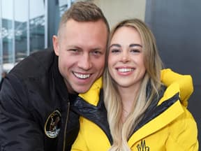 Patrick Romer mit Annelie vor Abflug