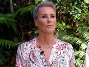 Sonja Zietlow im Dschungelcamp ernst