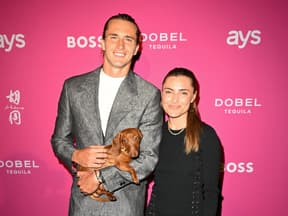 Alex Zverev und Sophia Thomalla mit ihrem Hund