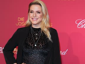 Jeanette Biedermann strahlt 