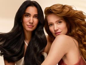 Frauen mit dicken Haaren