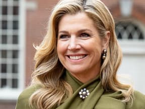 Königin Máxima der Niederlande lacht herzlich bei einem Termin
