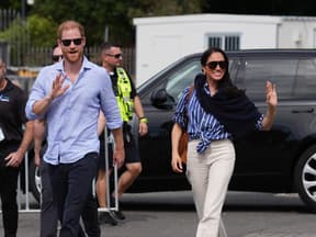 Harry und Meghan in Australien winken