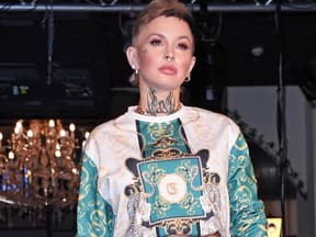 Edith Stehfest schaut traurig und ernst