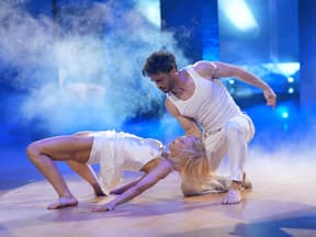Jan Kittmann und Katrin Menzinger bei Let's Dance tanzen Contemporary 