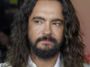 Tom Kaulitz guckt ernst