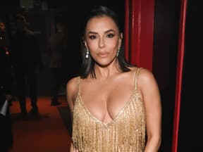 Eva Longoria schaut ernst