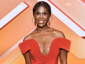 Motsi Mabuse im roten Kleid