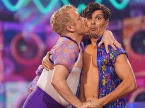Ross Antony und Alexandru Ionel tanzen Salsa