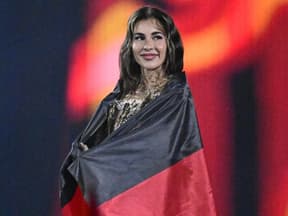 Sarah Engels mit Deutschlandflagge bei ESC