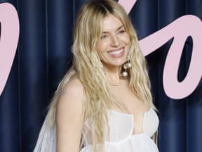 Sienna Miller mit Babybauch bei den British Fashion Awards