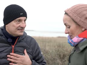 Ron diskutiert mit Nadine