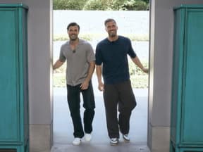 Tim Reitz und Sebastian Paul betreten Bachelors-Villa