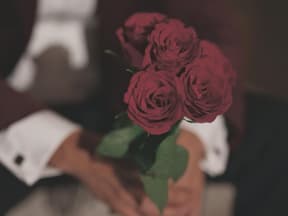 Bachelor mit Rosen