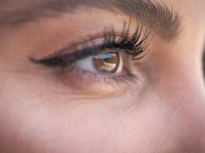 Geschwungene Wimpern