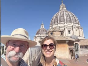 Horst Lichter mit Frau am Petersdom