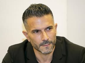 Marc Terenzi guckt ernst und traurig zur Seite