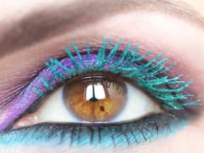 Wimpern in Türkis