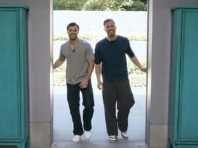 Tim Reitz und Sebastian Paul gehen durch Tür