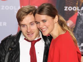 Samuel und Sarah kuscheln