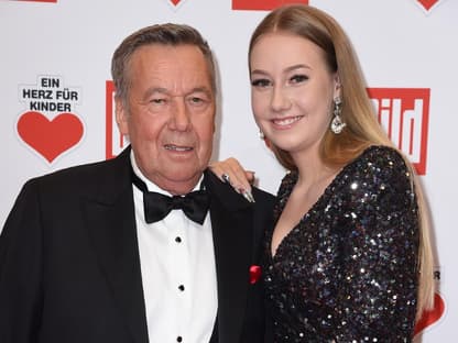 Roland und Annalena Kaiser posieren zusammen
