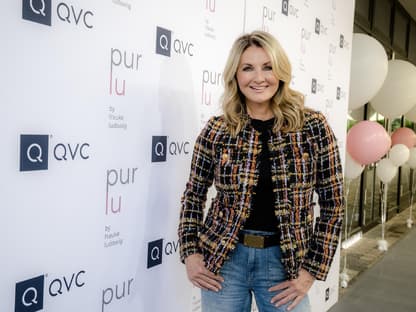 Frauke Ludowig posiert strahlend