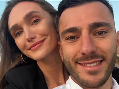 Anna Adamyan und ihr Mann lächeln 