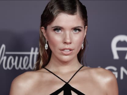 Victoria Swarovski guckt ernst