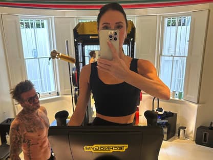 David und Victoria Beckham machen Sport.