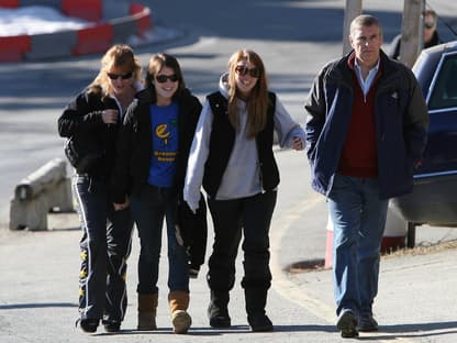 Sarah Ferguson, Prinzessin Eugenie, Prinzessin Beatrice und Prinz Andrew im Ski-Urlaub