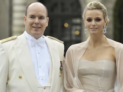 Fürstin Charlène von Monaco früher und heute: 2010 mit Albert auf der Hochzeit von Victoria von Schweden