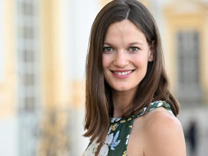 "Die Rosenheim-Cops"-Star Michaela Weingartner lächelt