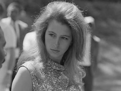 Prinzessin Anne früher mit offenen Haaren 