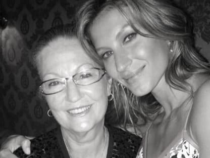 Gisele Bündchen legt den Arm um ihre Mutter Vania Nonnenmacher