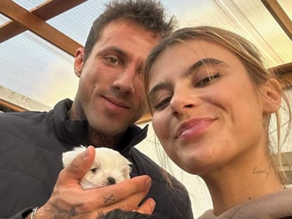 Christian Wolf und Romina Palm lächeln glücklich in die Kamera