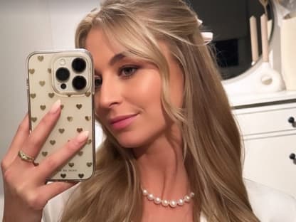 "Bachelors" 2024: Siegerin Larissa Schulte macht ein Selfie