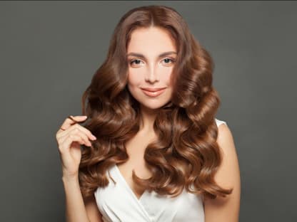 Tipps für Blowout Frau Haarvolumen