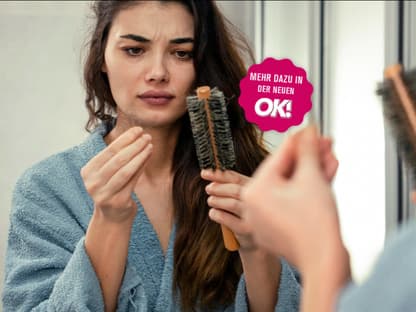 Haarausfall im Herbst Frau Haare in der Bürste