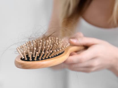 Bürste reinigen Bürste mit Haaren
