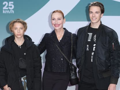 Andrea Sawatzki mit ihren Söhnen