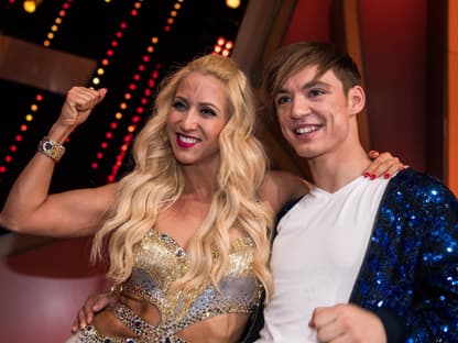 Kathrin Menzinger mit langen blonden Haaren mit Heiko Lochmann bei "Let's Dance"